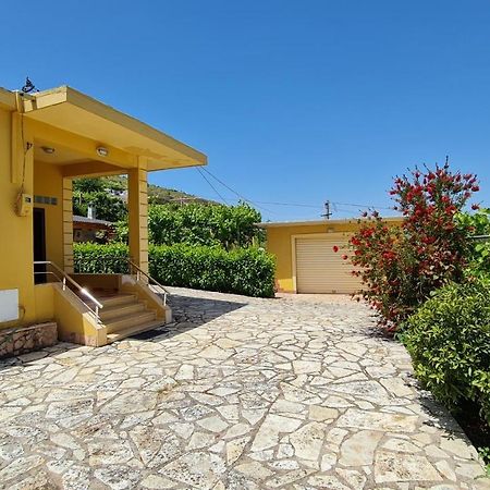 Village Home Next To The Sea Sarande Exterior photo
